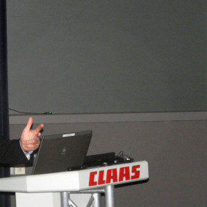 Dr. Peter Göth moderiert die Gesprächsrunde bei Claas
