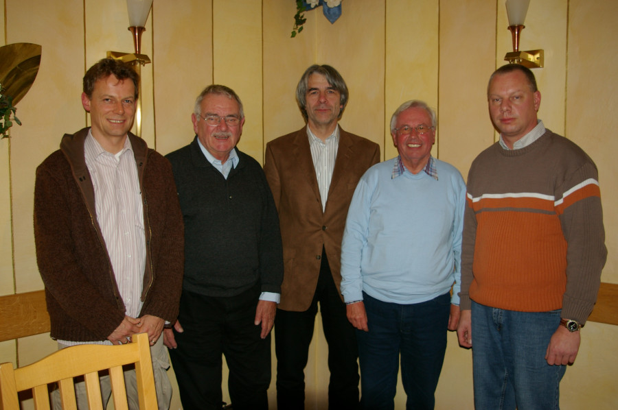 von links: SPD Fraktionssprecher Reinhard Hemkemeyer, Theo Elbers, 1. Vors. der TSG Harsewinkel; Hans Feuß, sportpolitischer Sprecher und Moderator, Hans Gerd Roth, 1. Vors. TuS Friedrichsdorf, Eckhard Wiesbrock Vors. des OV