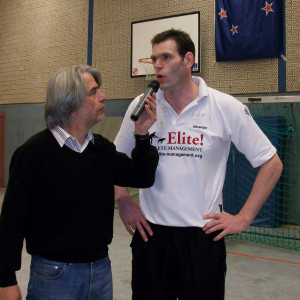 Hans Feuß interviewt TSG-Trainer Mike Bezdicek