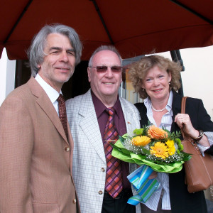 Rot beschirmt: (von links) Hans Feuß, Werner Fletemeyer, Karin Kirchner