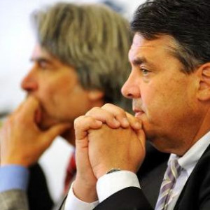 Nachdenklich und den Wahltag im Blick : zwei Vorsitzende Sigmar Gabriel und Hans Feuß